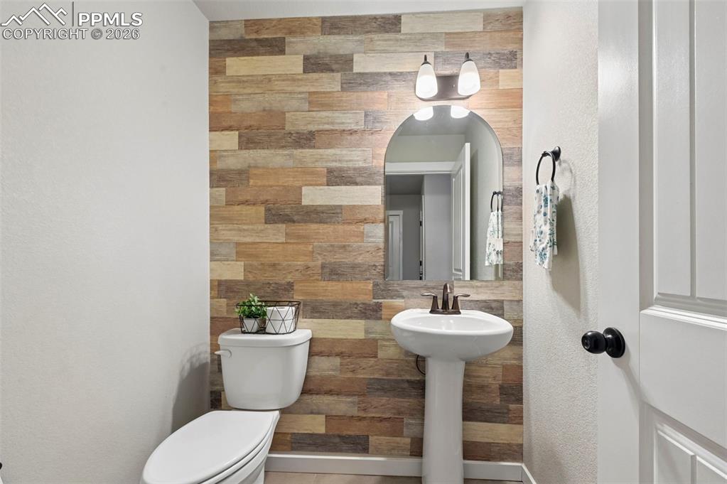 Image 21 of 43: Patio