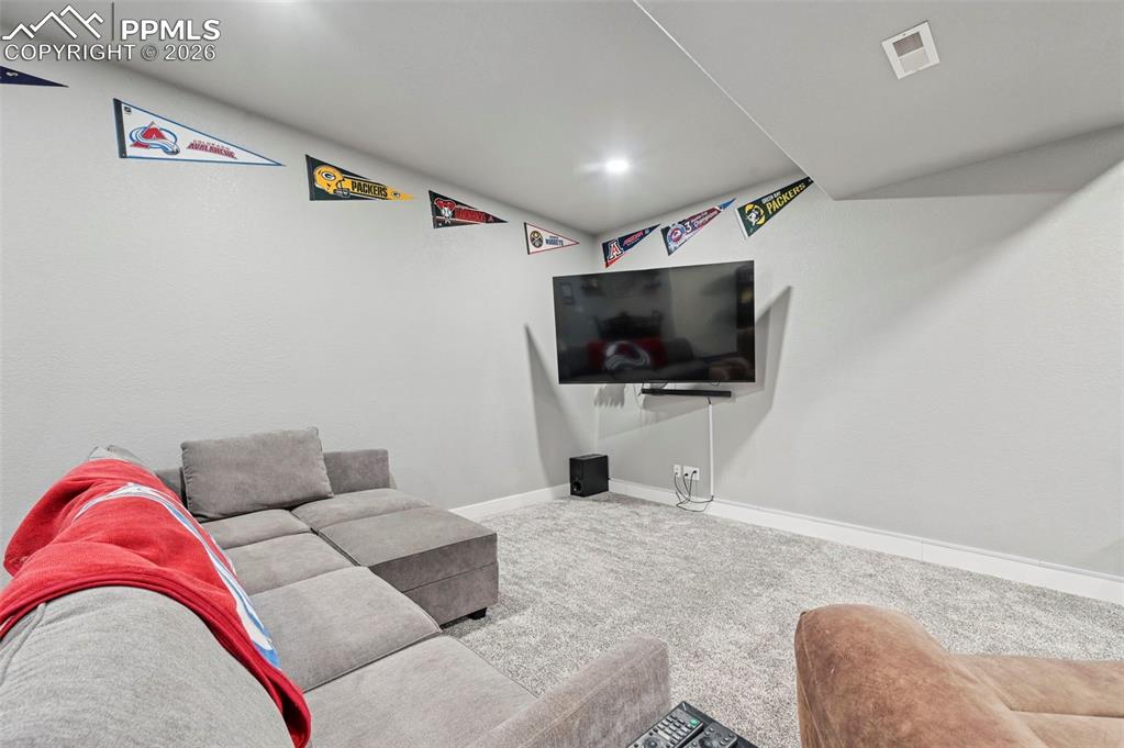 Image 22 of 43: Kitchen