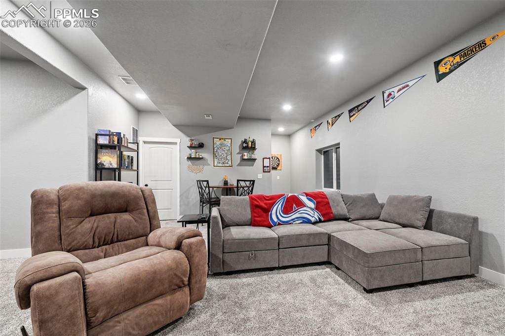 Image 23 of 43: Bathroom