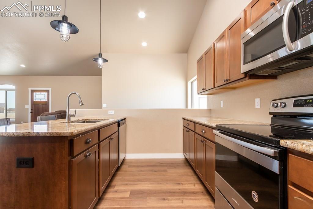 Image 10 of 36: Kitchen