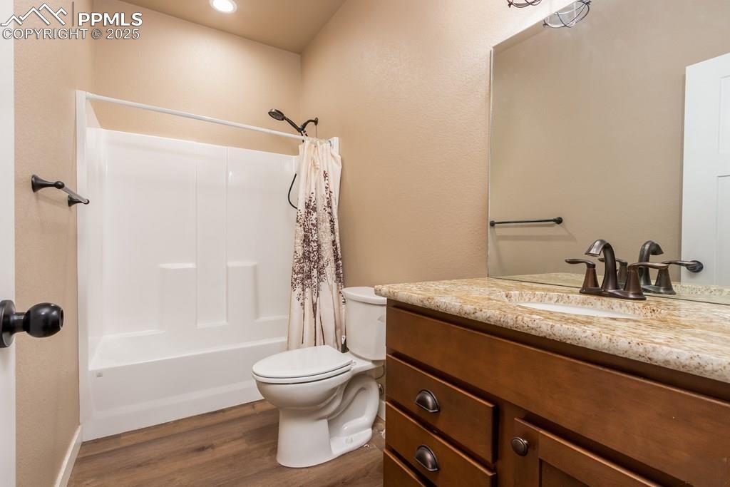 Image 11 of 36: Bathroom