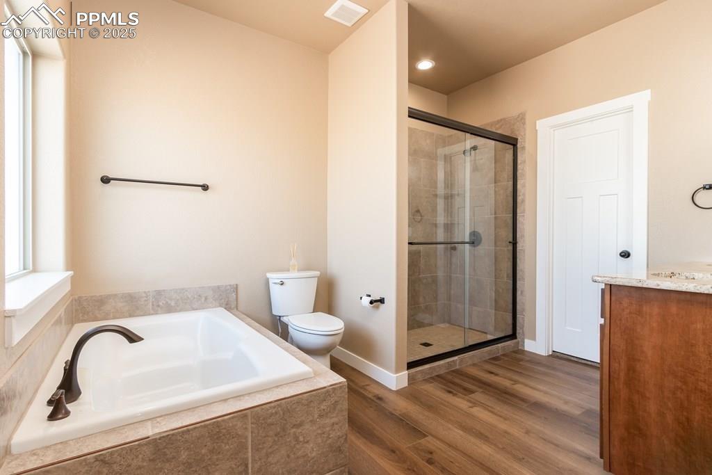 Image 17 of 36: Bathroom