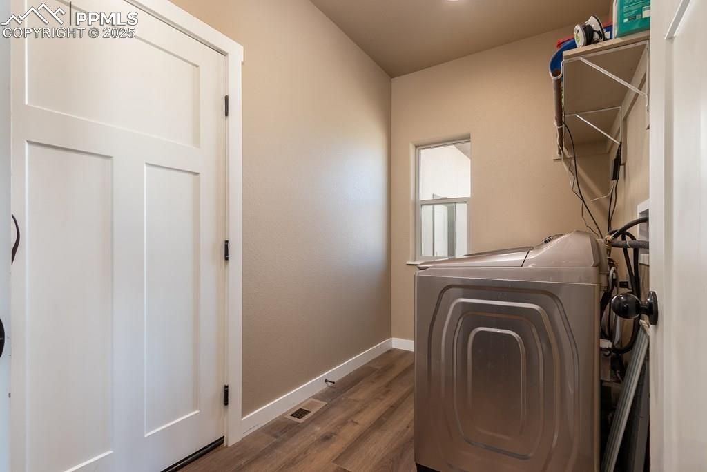 Image 21 of 36: Laundry