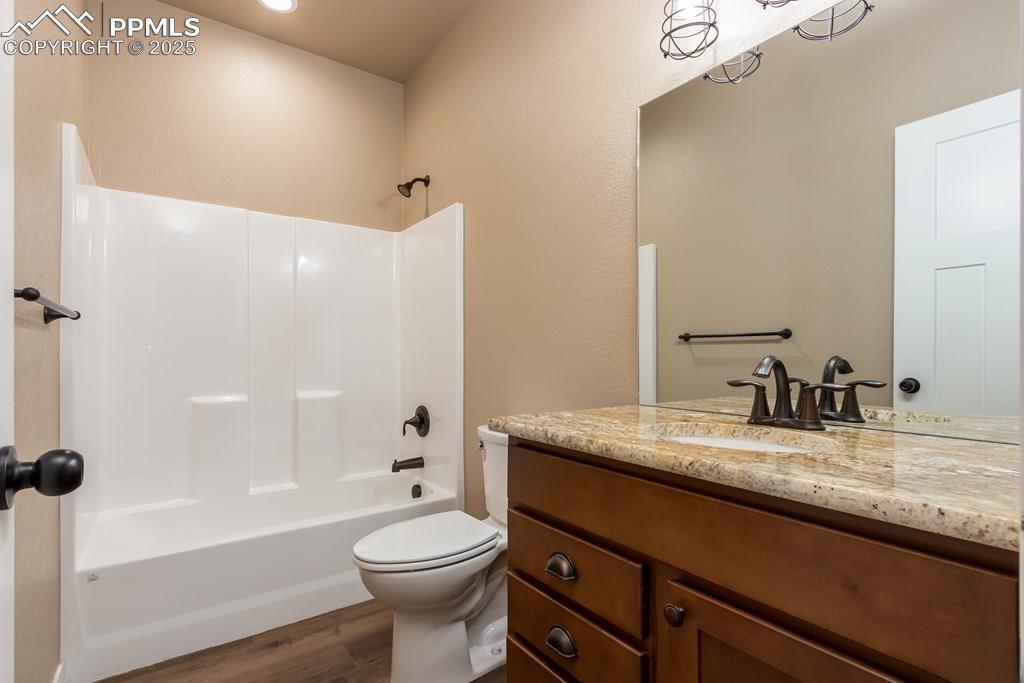 Image 27 of 36: Bathroom