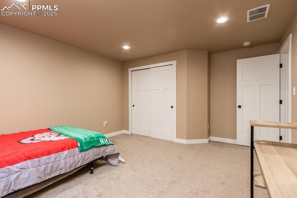 Image 31 of 36: Bedroom