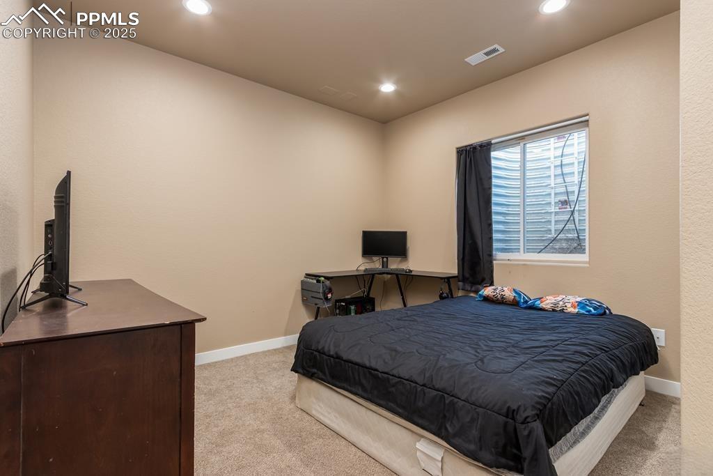 Image 32 of 36: Bedroom