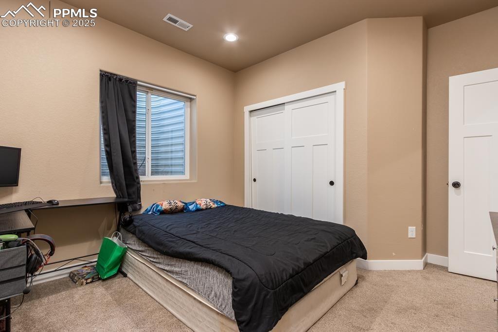 Image 33 of 36: Bedroom