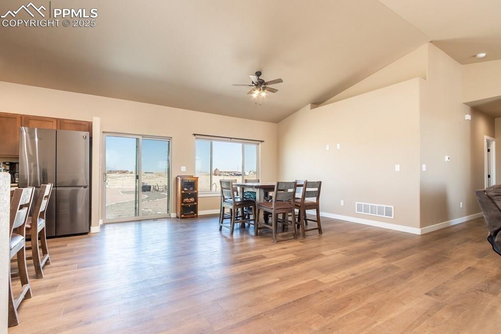 Image 6 of 36: Dining Area