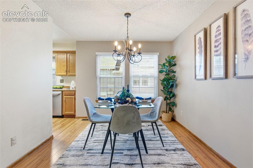Image 13 of 43: Dining Area