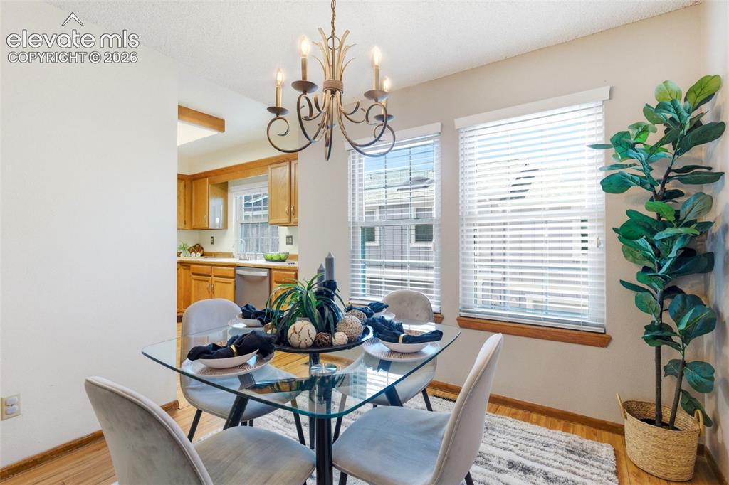 Image 14 of 43: Dining Area