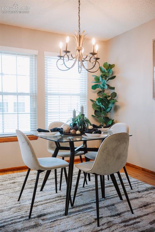 Image 18 of 43: Dining Area