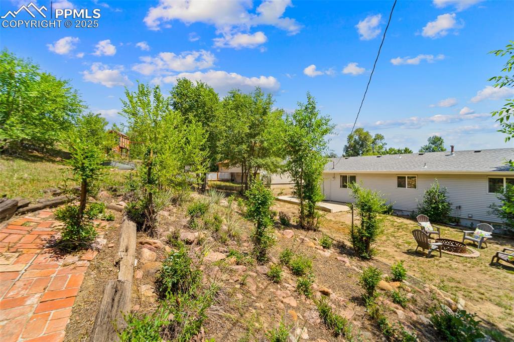 Image 37 of 48: Yard