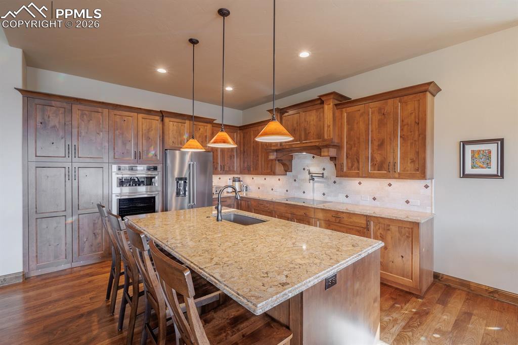 Image 13 of 50: Kitchen