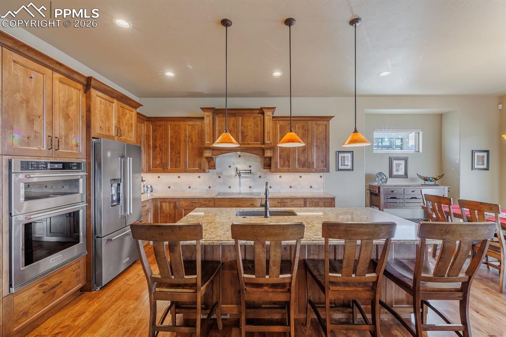 Image 14 of 50: Kitchen