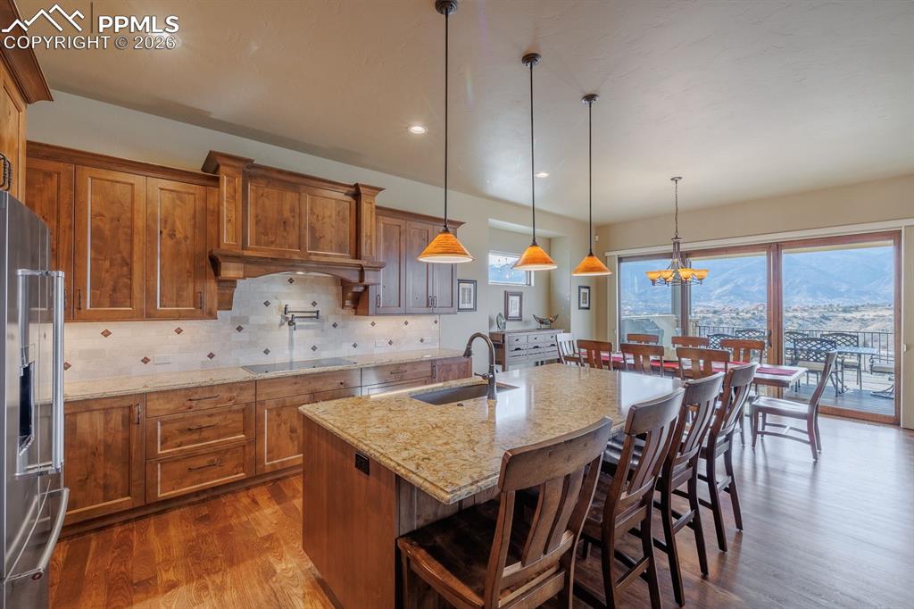 Image 15 of 50: Kitchen