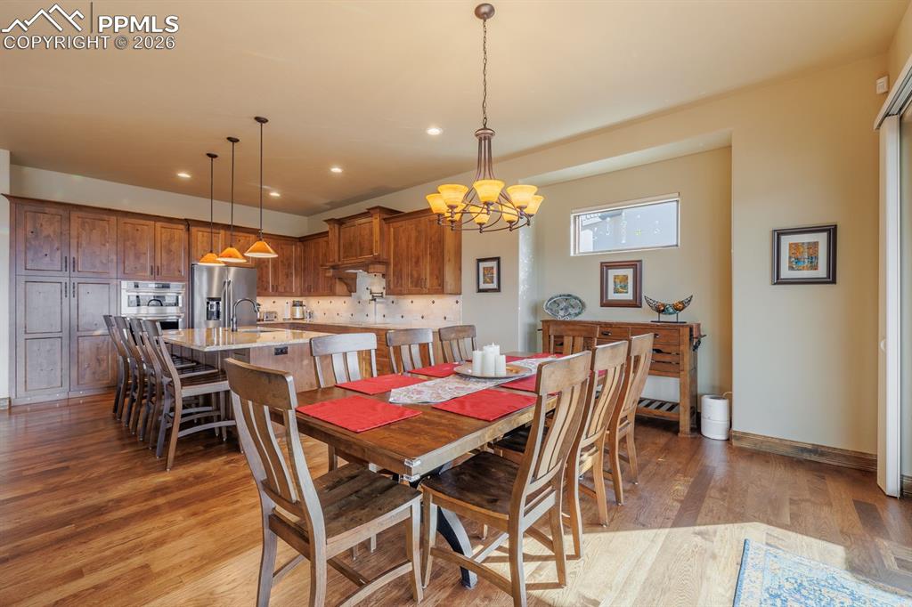 Image 18 of 50: Dining Area