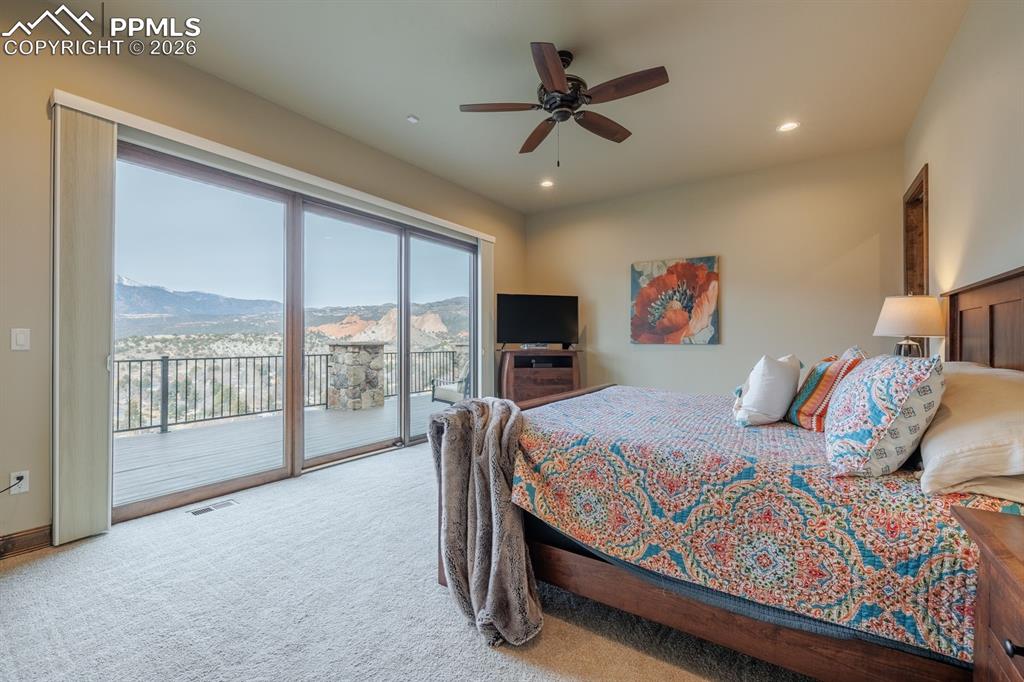 Image 23 of 50: Bedroom