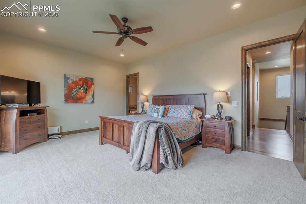 Image 25 of 50: Bedroom