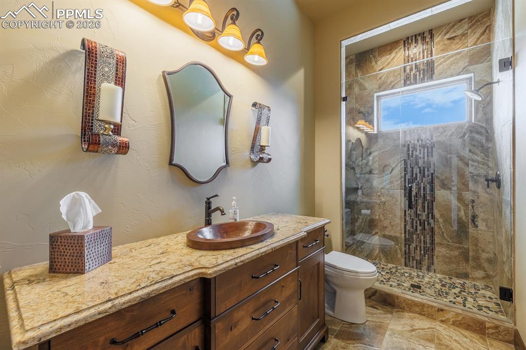 Image 32 of 50: Bathroom