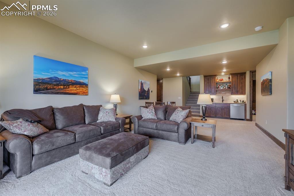 Image 36 of 50: Living Room