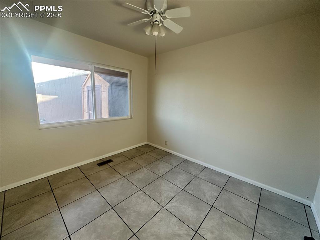 Image 17 of 29: Bedroom