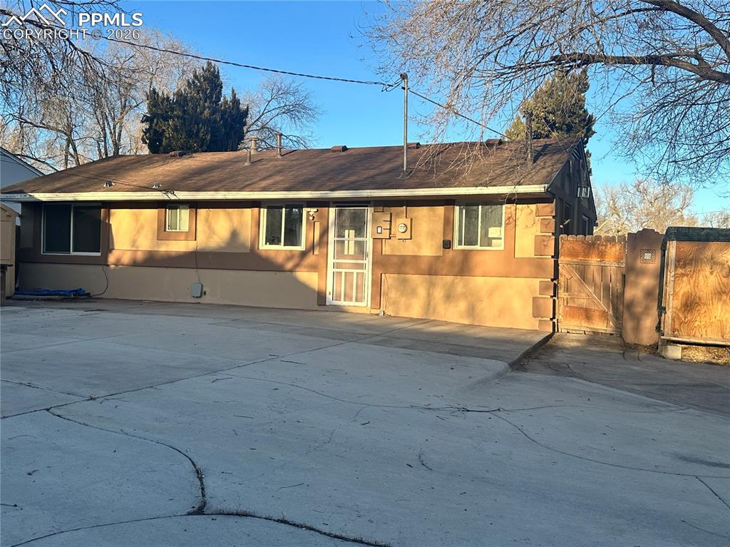 Image 20 of 29: Back of Structure