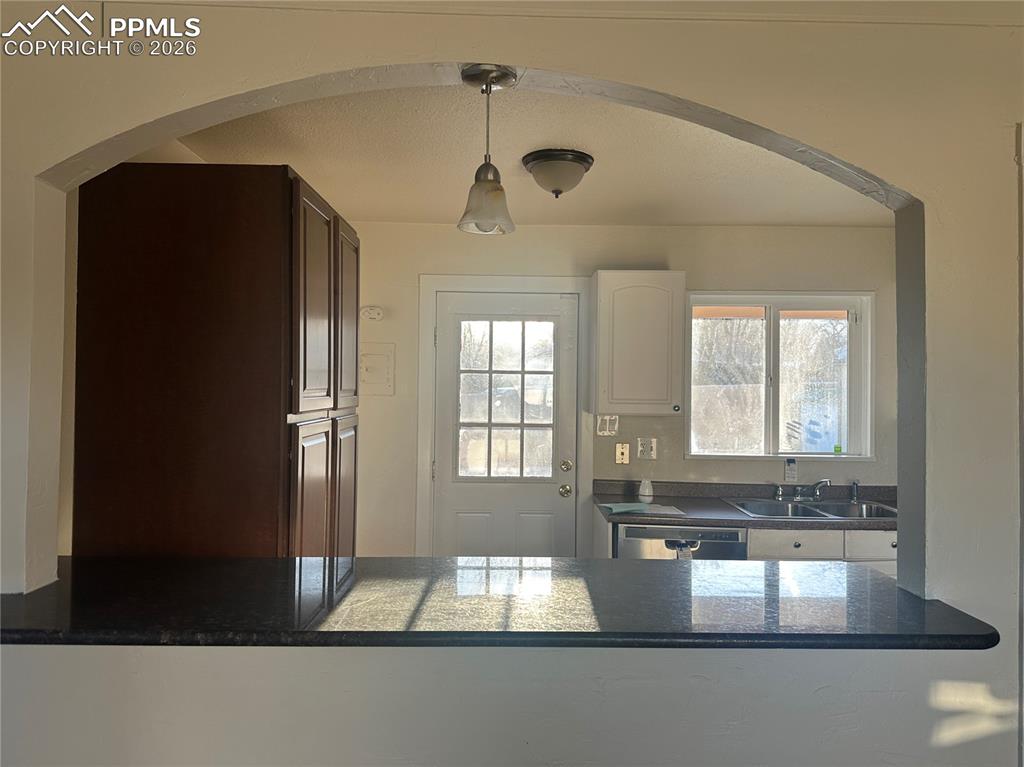 Image 7 of 29: Kitchen