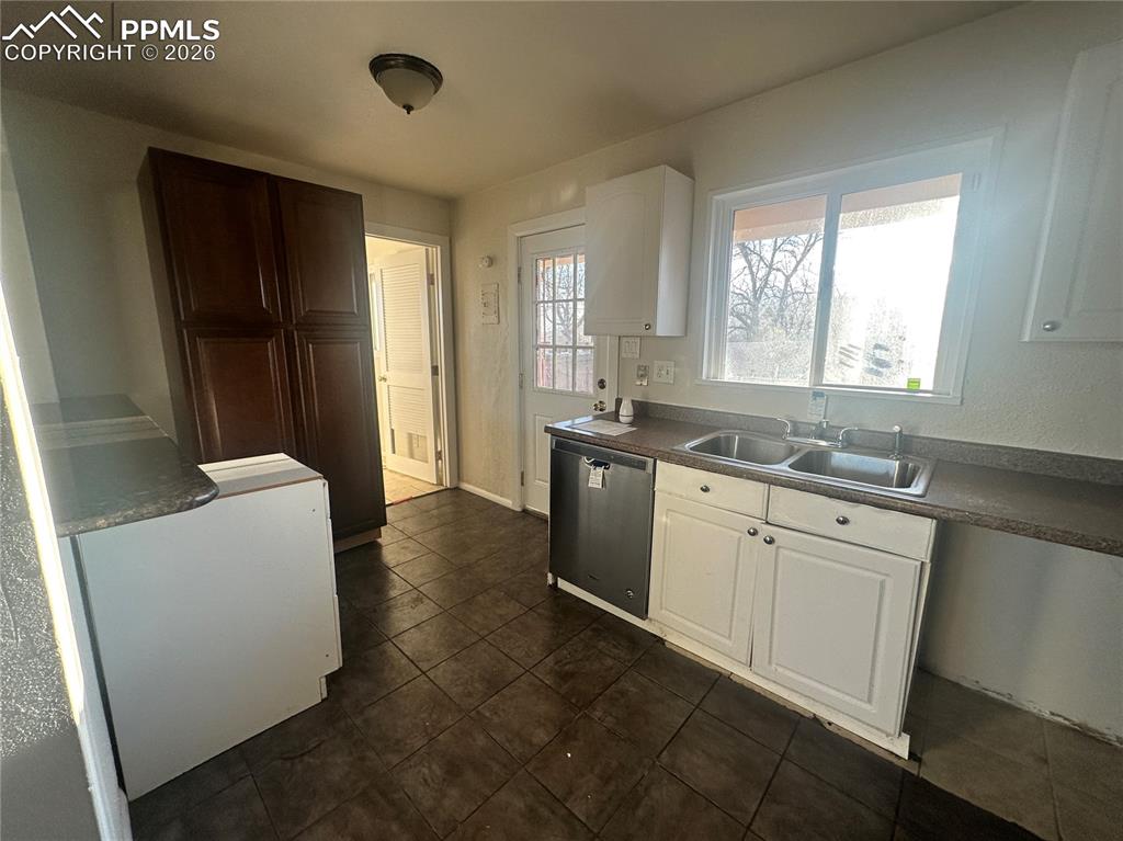 Image 8 of 29: Kitchen