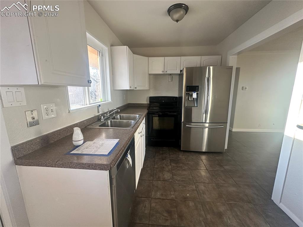 Image 9 of 29: Kitchen