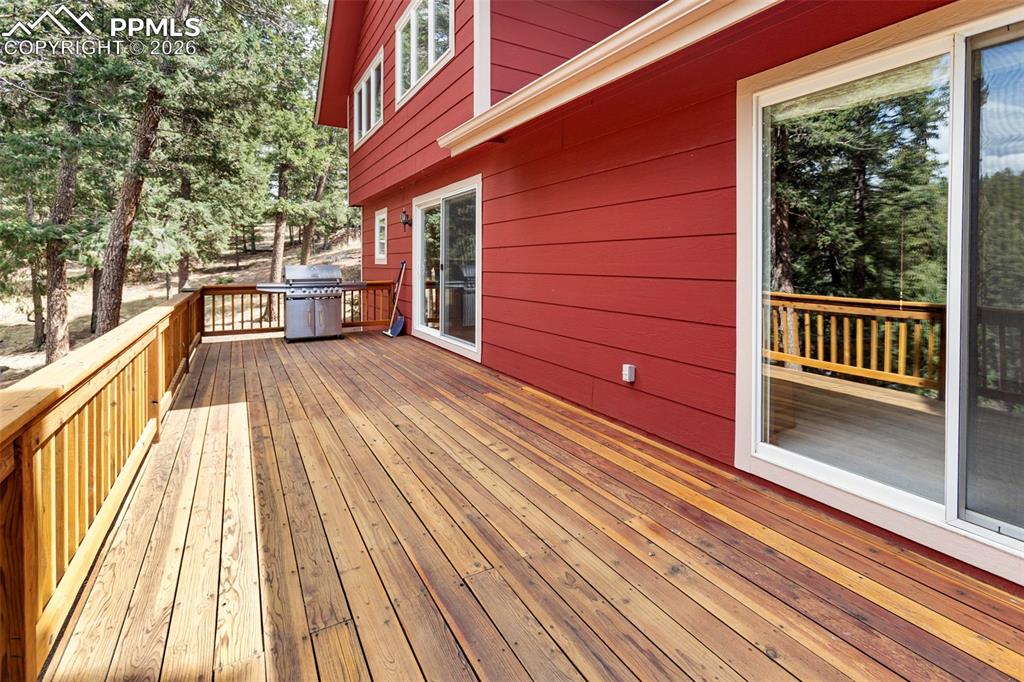 Image 10 of 26: Dining Area