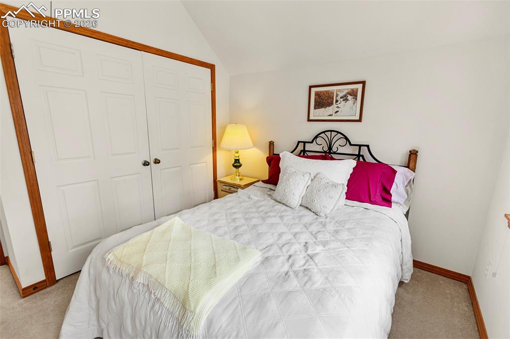 Image 18 of 26: Upper Level Bed 2