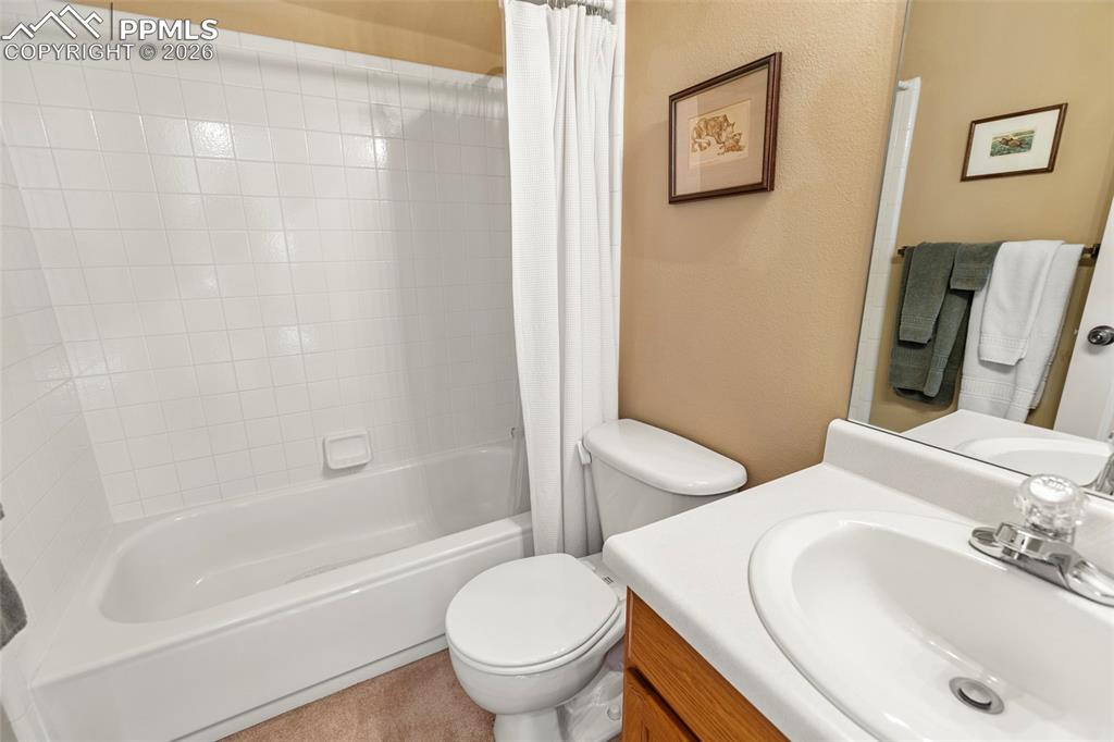 Image 19 of 26: Upper Level Bed 2