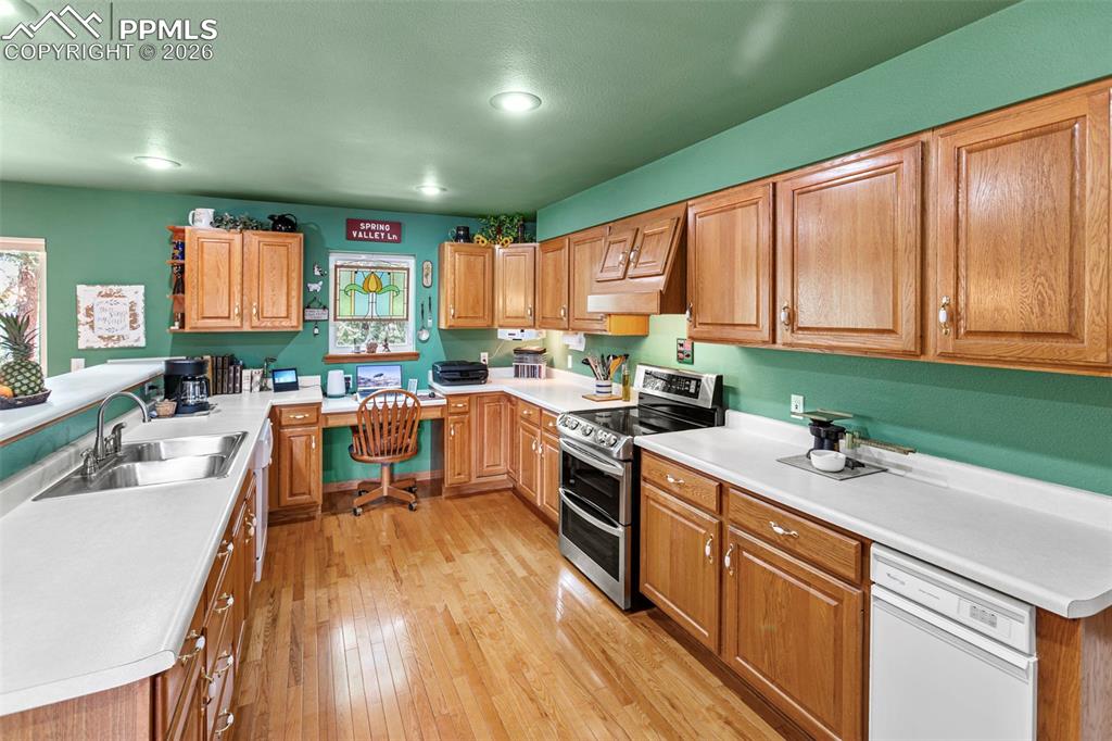 Image 7 of 26: Living Room