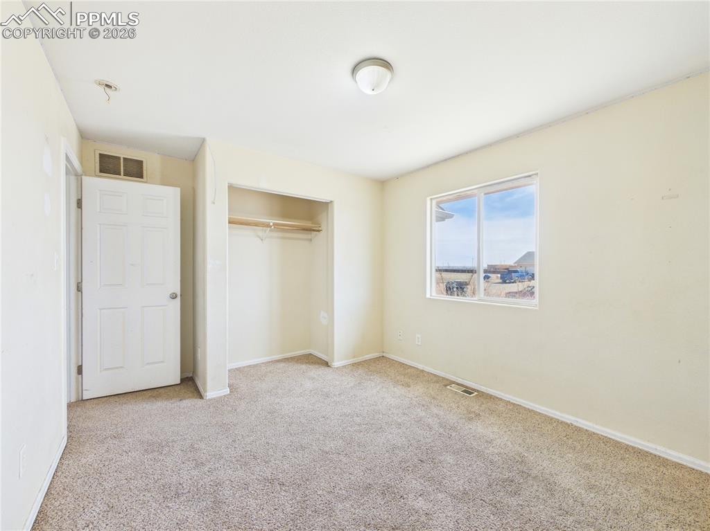 Image 16 of 25: Bedroom