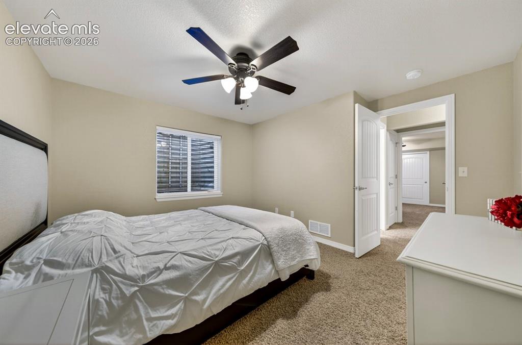 Image 31 of 36: Bedroom