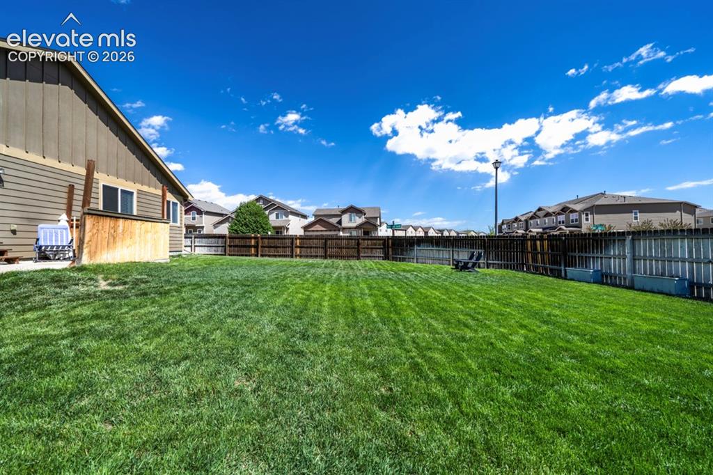 Image 4 of 36: Yard