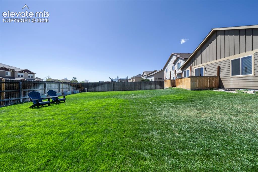 Image 5 of 36: Yard