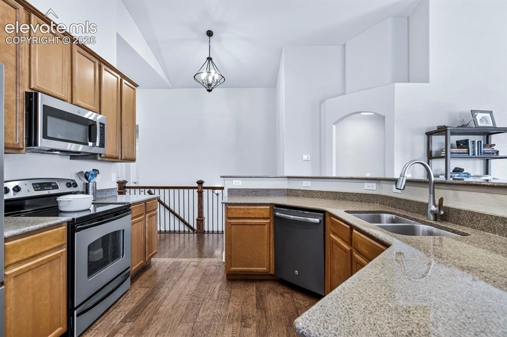 Image 9 of 36: Kitchen