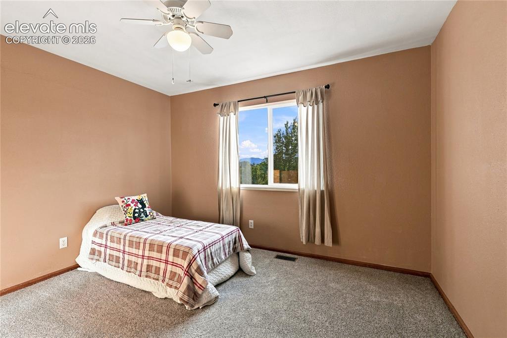 Image 16 of 27: Bedroom