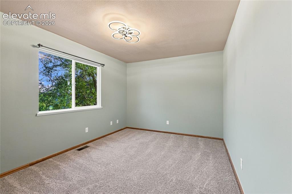 Image 17 of 27: Loft