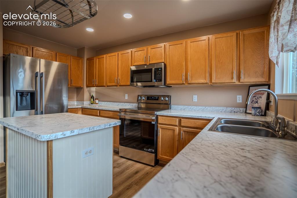 Image 6 of 27: Kitchen