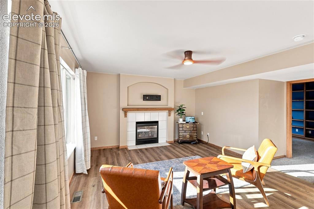Image 8 of 27: Living Room