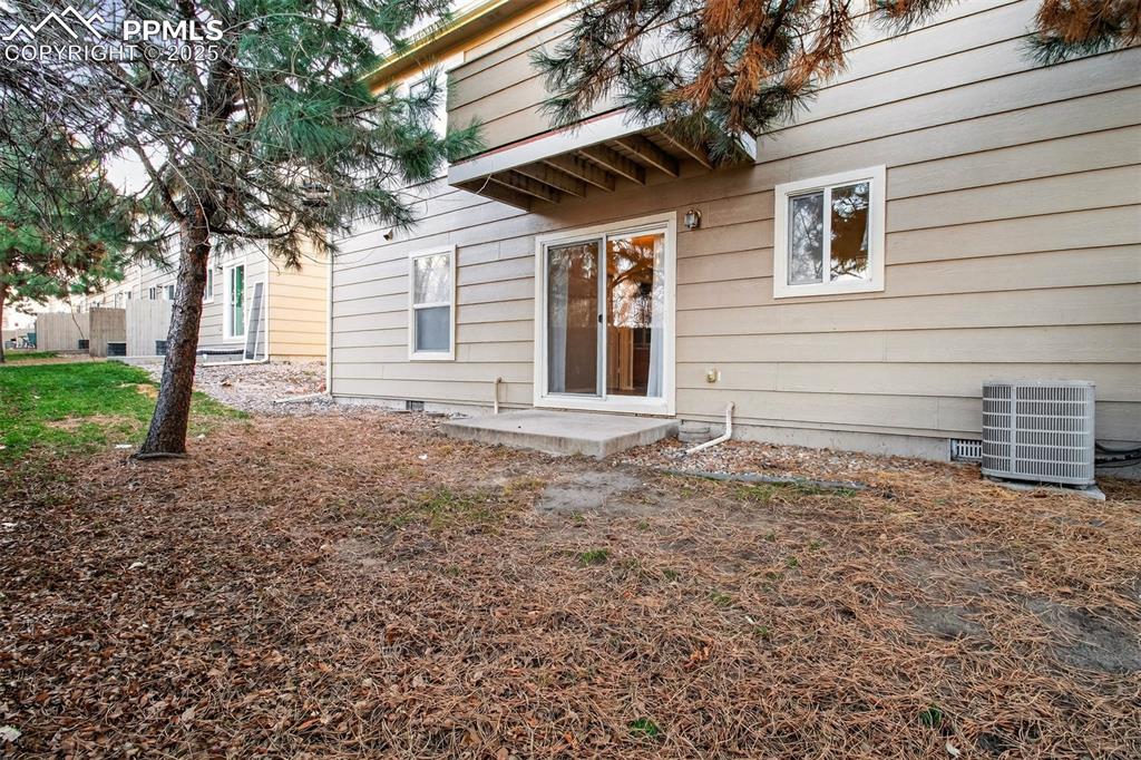 Image 21 of 24: Door from dining area leading to concrete patio/backyard.