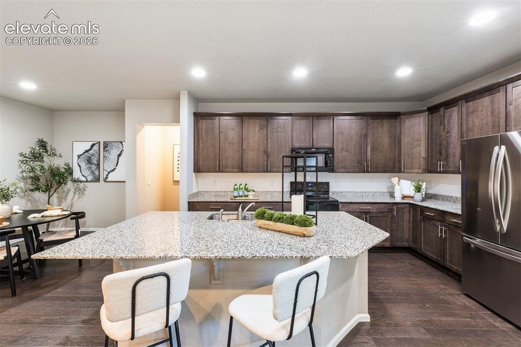 Image 10 of 30: Kitchen
