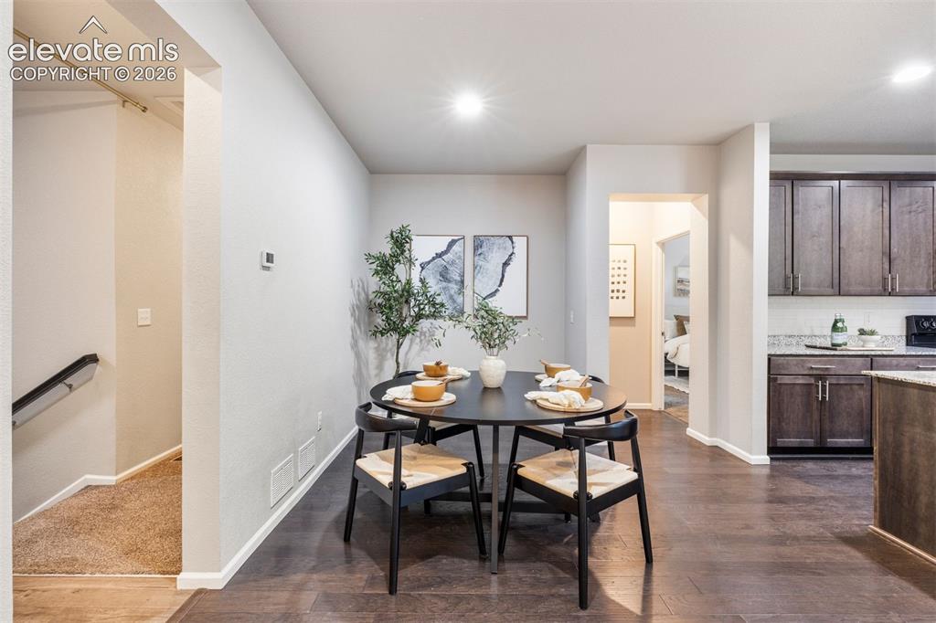 Image 11 of 30: Dining Area