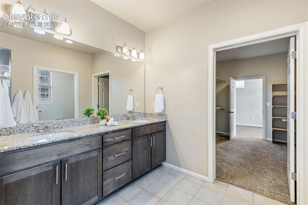 Image 15 of 30: Bathroom