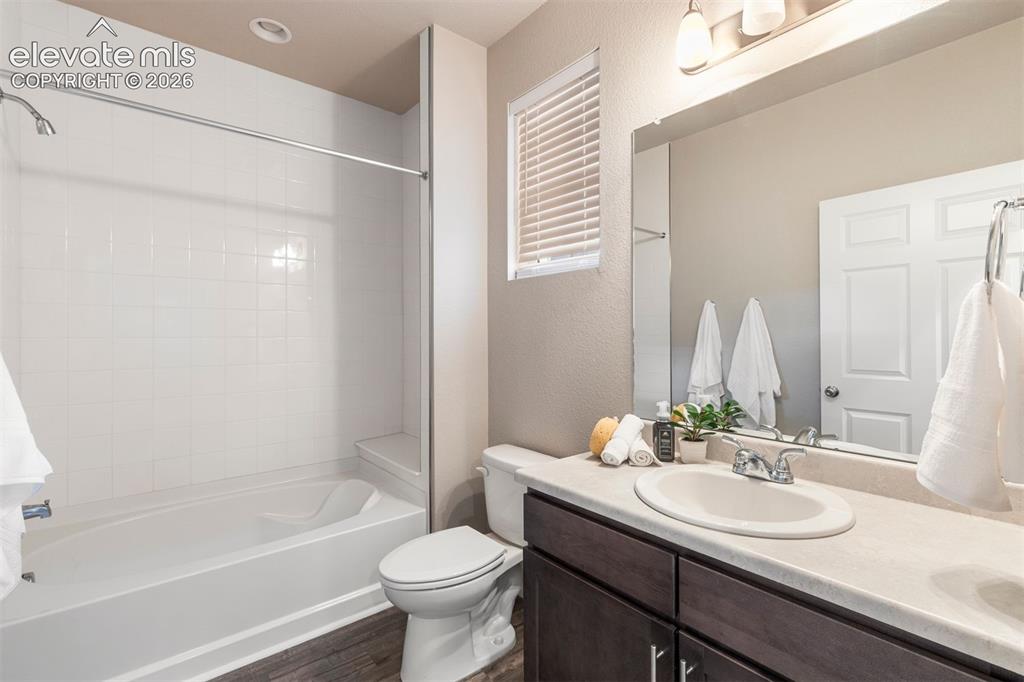 Image 19 of 30: Bathroom