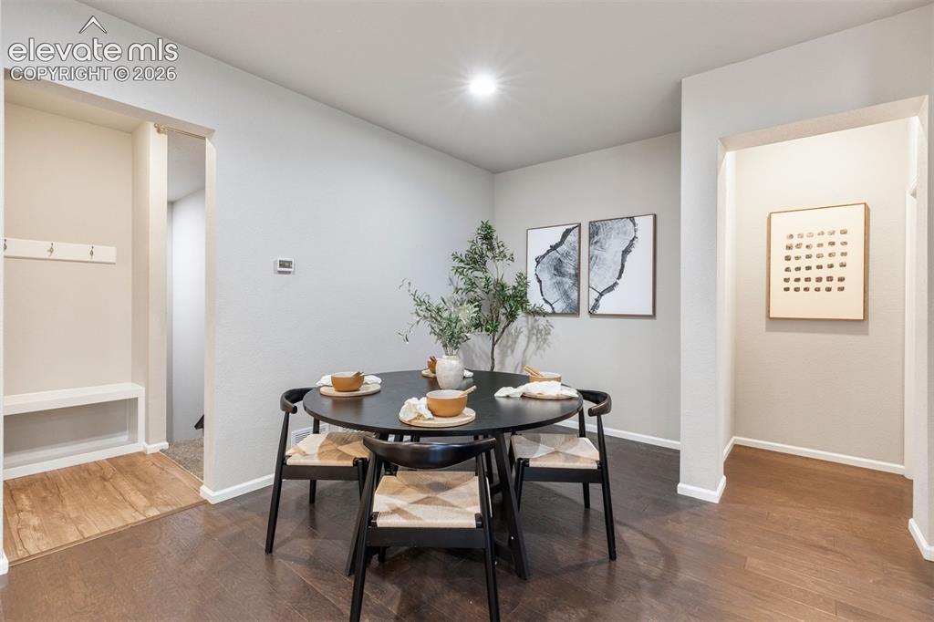Image 4 of 30: Dining Area