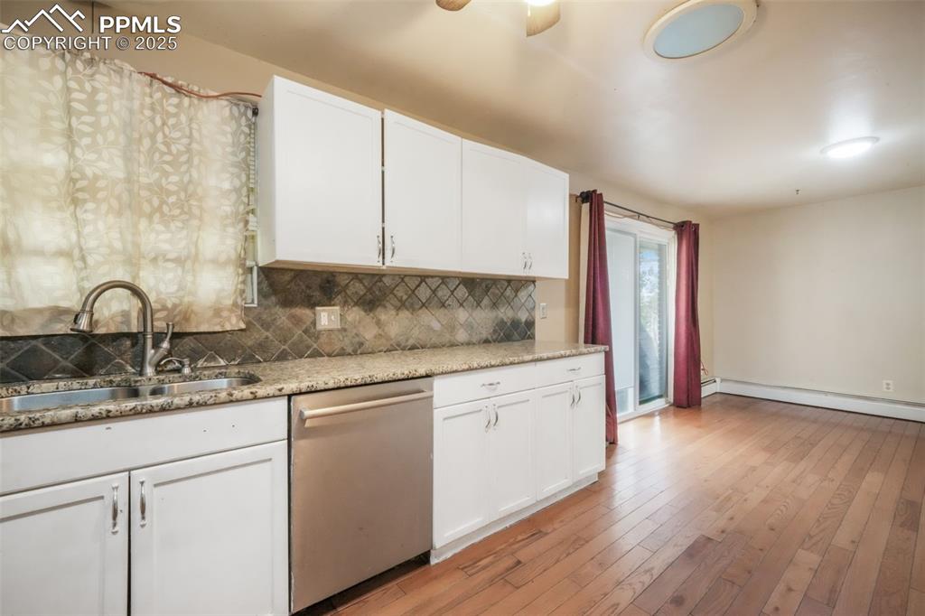 Image 11 of 50: Kitchen