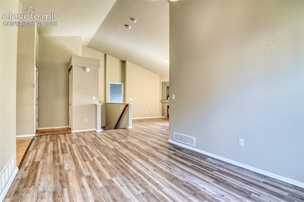 Image 15 of 49: Dining Area